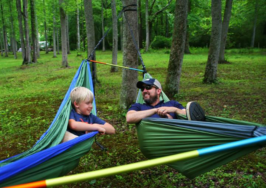 How to Hang 2 Hammocks Side-by-Side and Avoiding Bumping